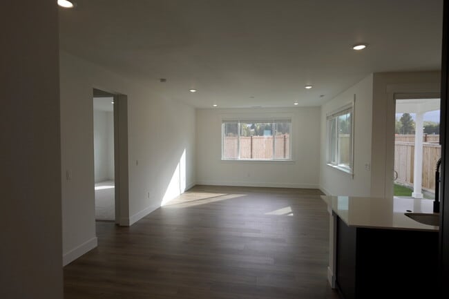 Building Photo - Brand new 2 bed 2 bath home in Rolling Hil...
