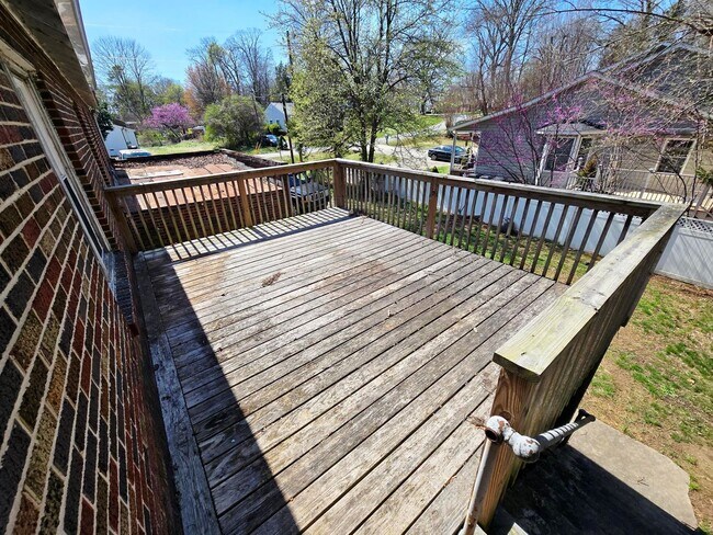 Building Photo - Charming Brick Home for Rent in Burlington