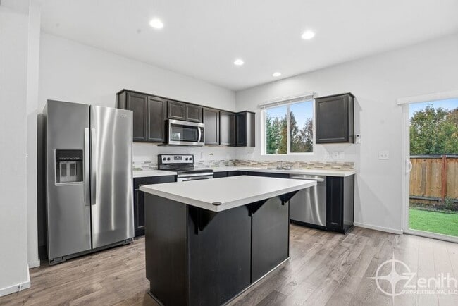 Building Photo - 11726 NE 23rd St