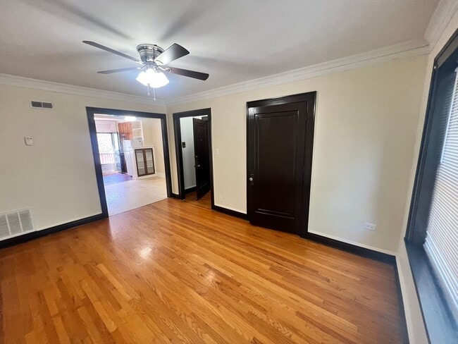 Building Photo - 3021 W 58th St