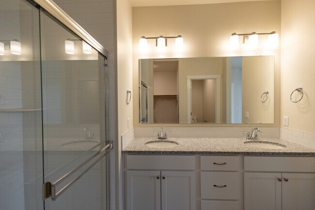 Building Photo - 5558 W Aralia Dr