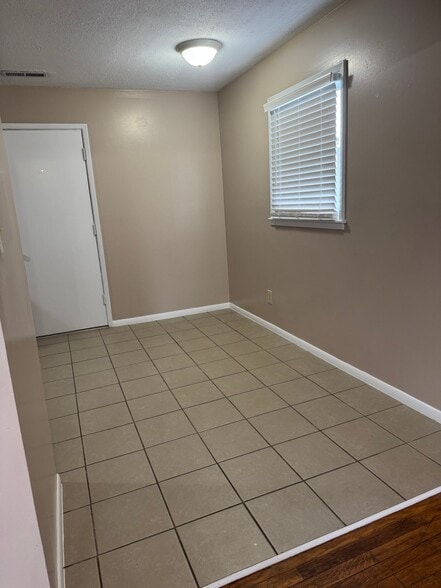 Building Photo - 9114 New Maple Rd