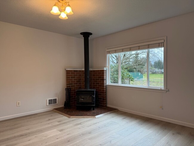 Building Photo - CLICK "REQUEST A TOUR" NOW!