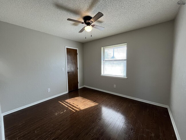 Building Photo - 5417 Pebblestone Dr