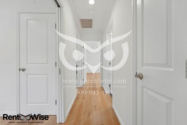Building Photo - Short term lease only