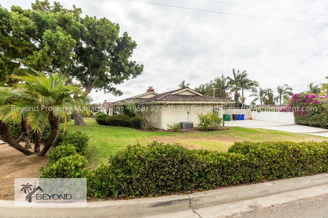 Building Photo - 6536 Avenida Manana