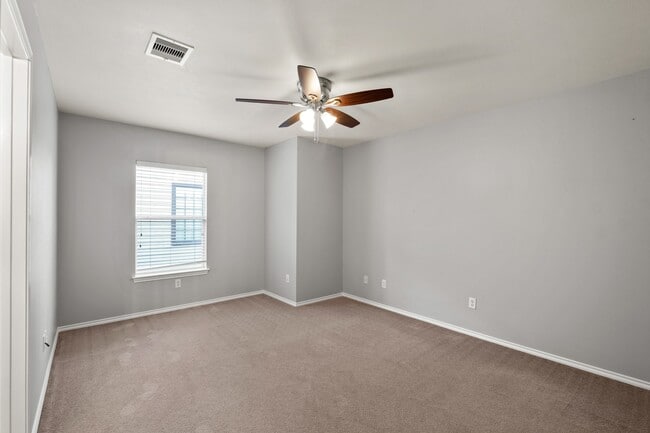 Building Photo - 5314 Schuler St