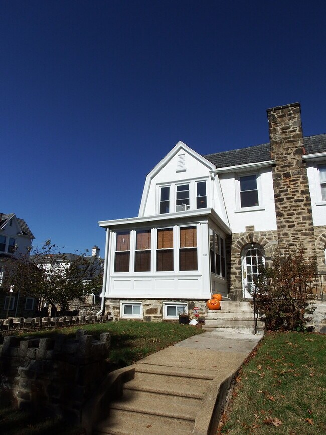 Building Photo - 1018 E 36th St