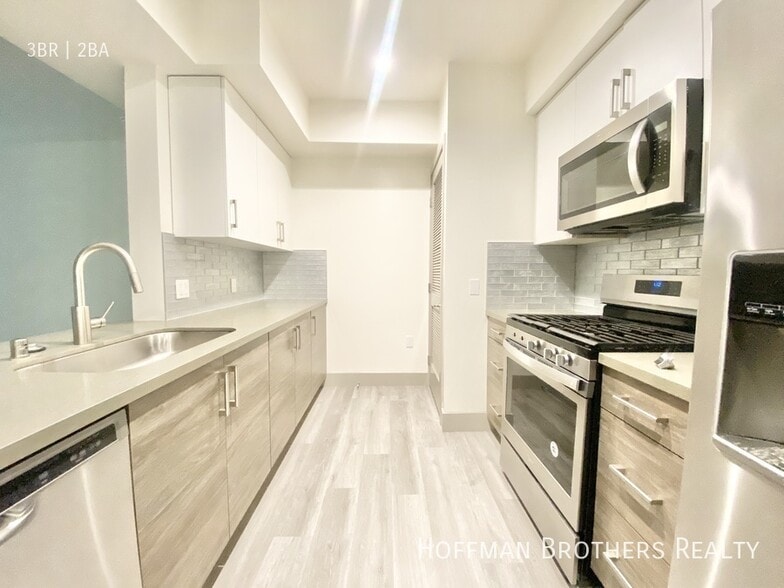 Building Photo - 4847 Oakwood Ave