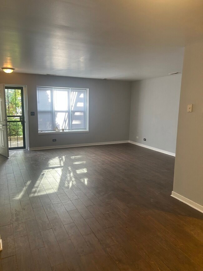 Building Photo - 6538 S Kenwood Ave