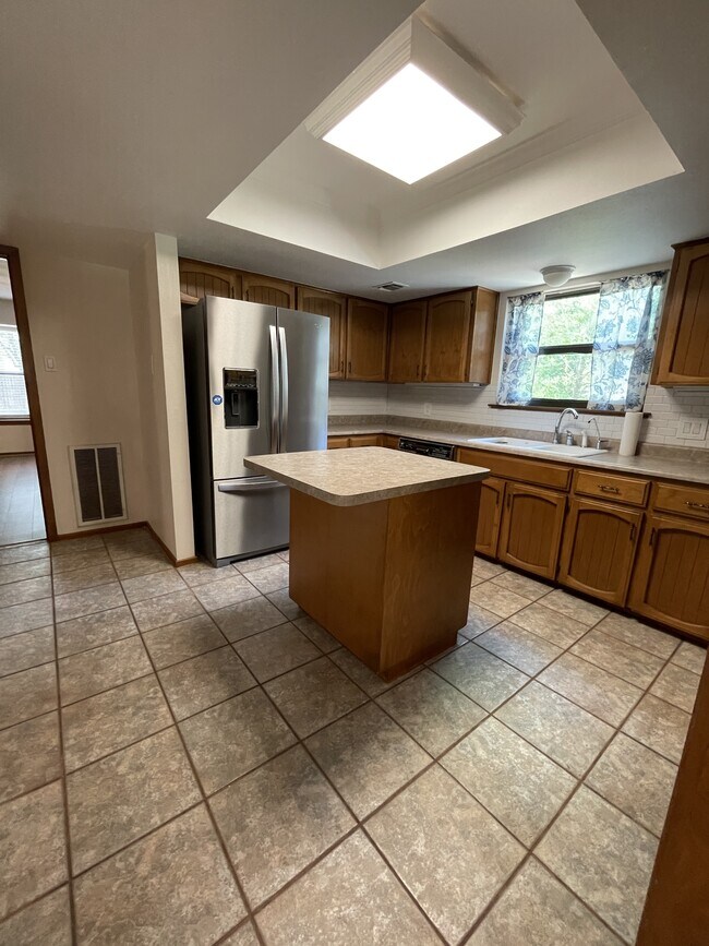 Building Photo - 1214 Timber Bay