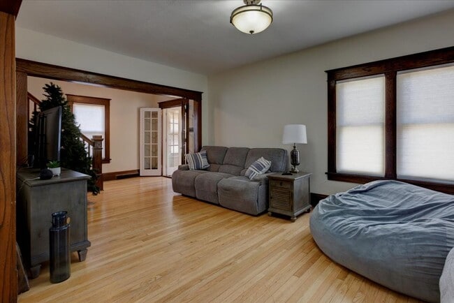 Building Photo - Single Family Home - 4+ Bedroom | 2 Bath