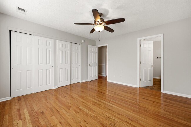 Building Photo - 3013 Redbud Ct
