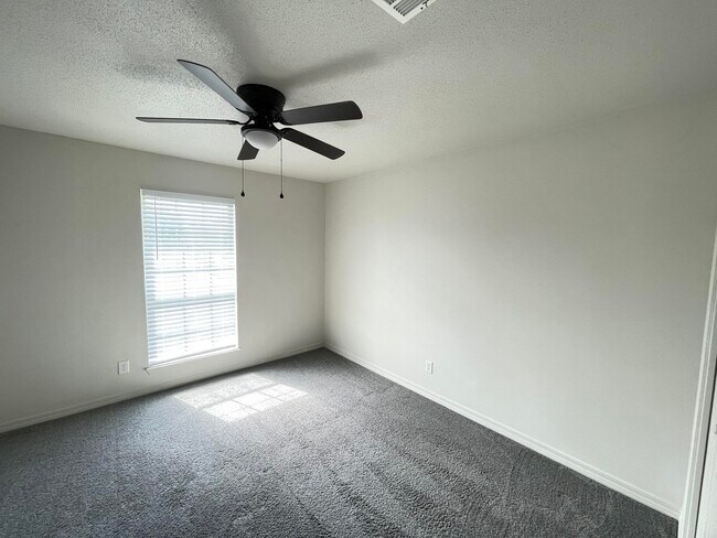 Building Photo - 2212 Peachwood Ct