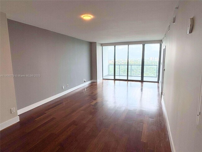 Building Photo - 601 NE 36th St