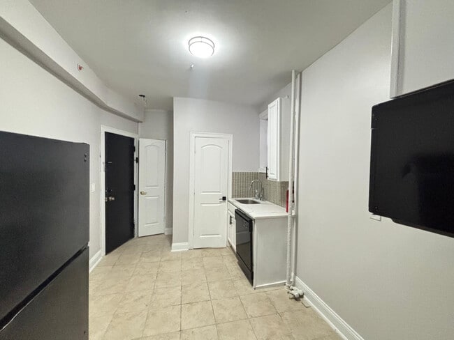 Building Photo - 235 56th St