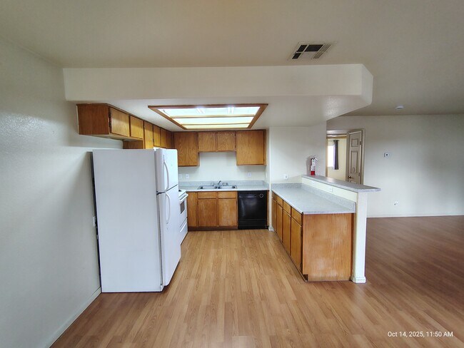 Building Photo - 6552 Wilma Ave