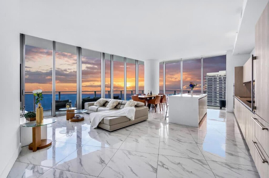 Primary Photo - 4111 S Ocean Dr