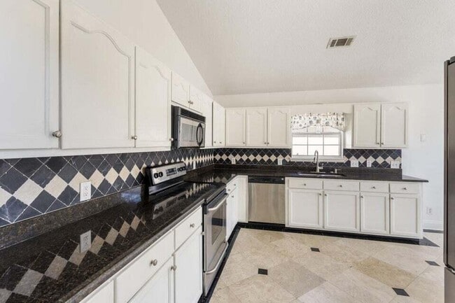 Building Photo - 27 Hidden Harbor Ln