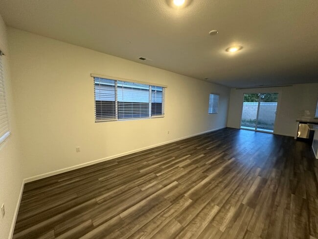 Building Photo - 1704 Bullock Dr