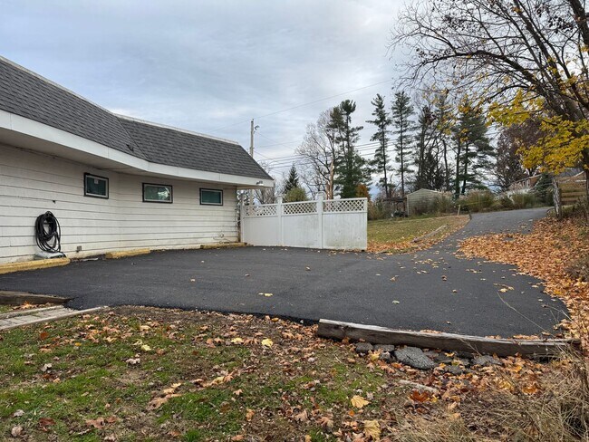 Building Photo - 4813 Sayre Ave