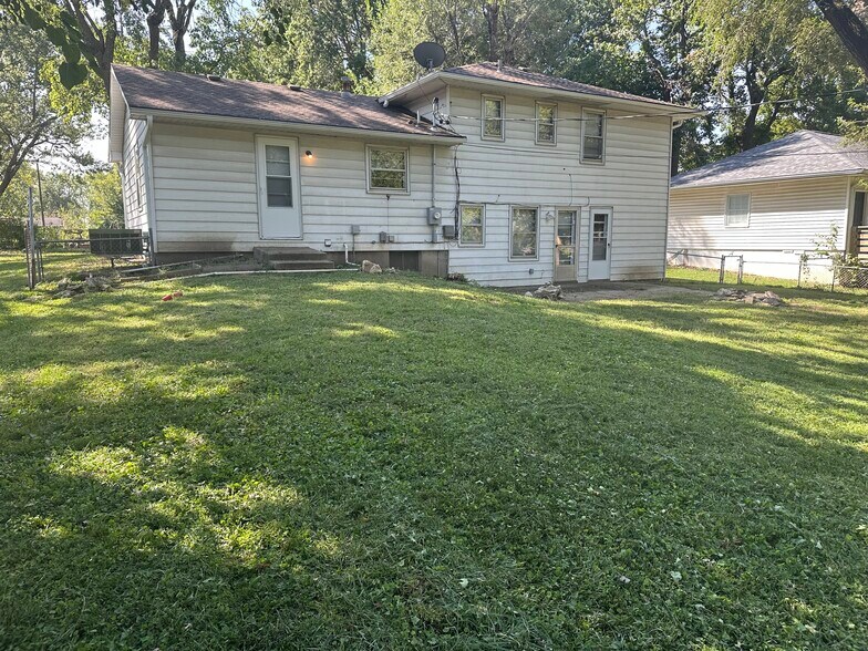 Building Photo - 6800 E 101st St