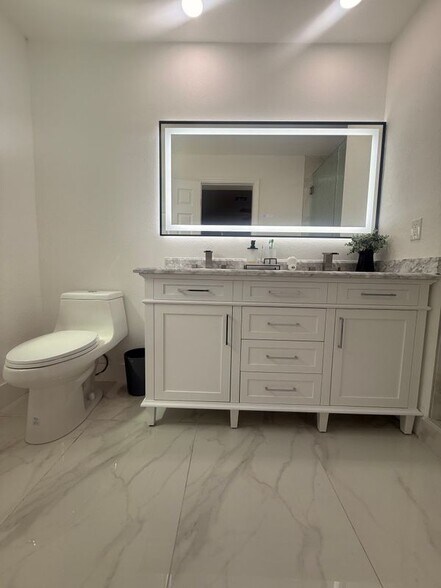 Building Photo - 820 N Trebol St