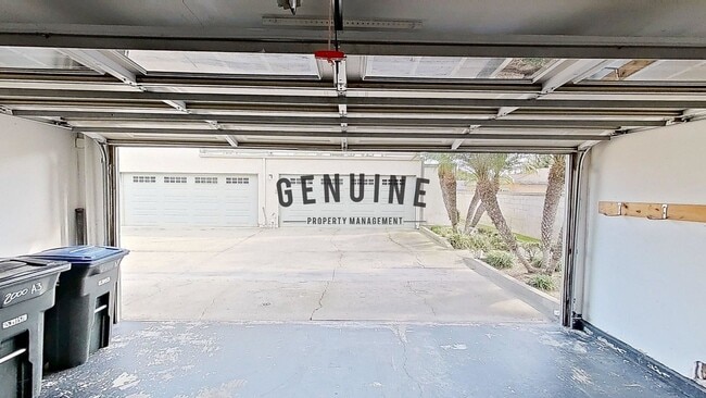 Building Photo - Lovely 2 Bd 1.5Ba Condo in Costa Mesa With Spacious Deck