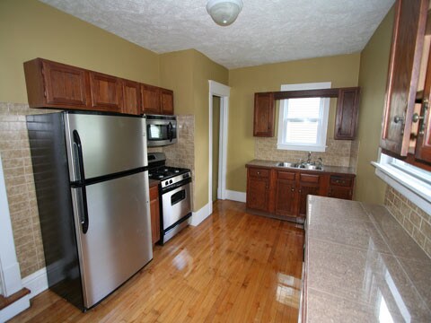 Building Photo - 206 Garfield Ave NW