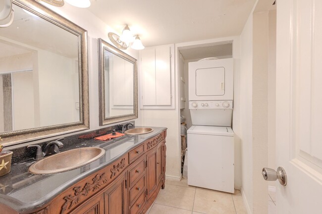 Building Photo - Nice and roomy one bedroom, First floor fl...