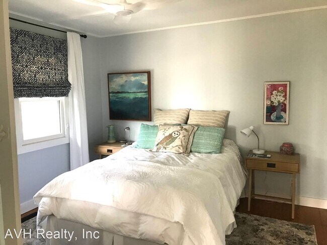 Building Photo - 1 br, 1.5 bath House - 11 Stewart Ave
