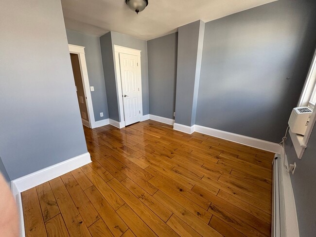 Building Photo - NEW Lower Price & AVAILABLE NOW  *  NUEVO PRECIO Más Bajo y DISPONIBLE AHORA!