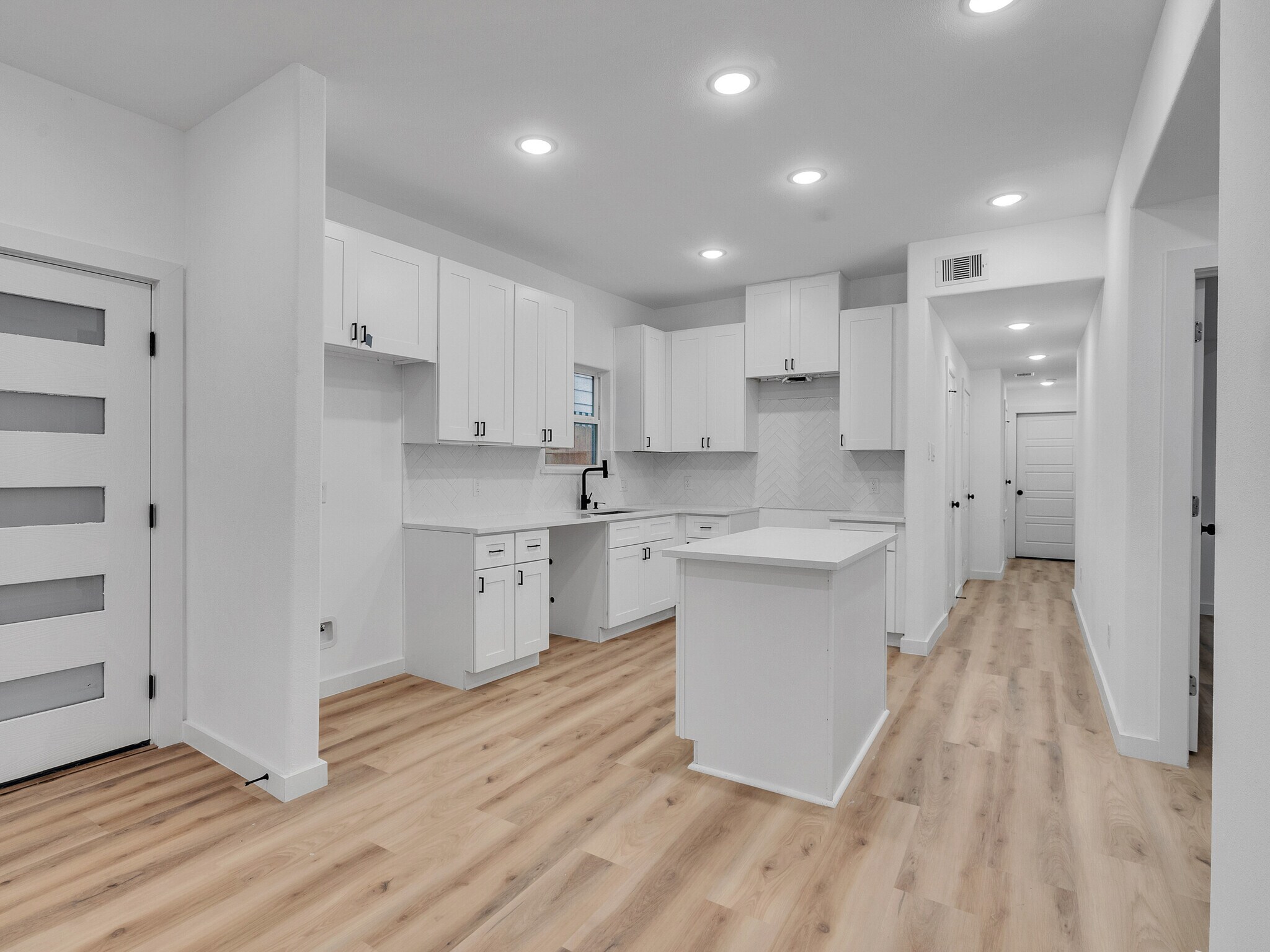 Building Photo - 9410 Firnat St