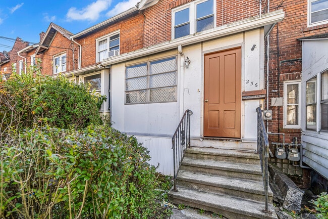 Building Photo - 236 Wood St