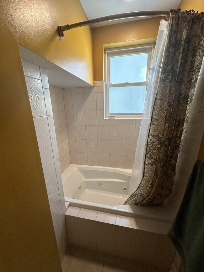 Building Photo - 5042 W Argyle St