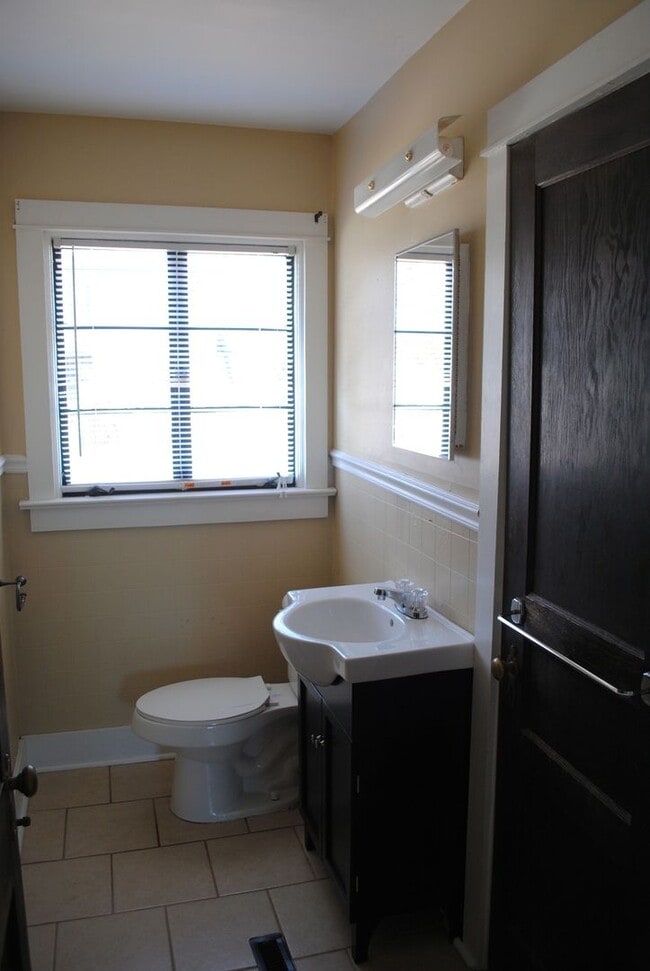 Building Photo - 3BR Brick House