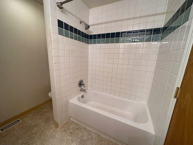 Building Photo - South Anchorage Home with Fenced in Yard & In Unit Laundry