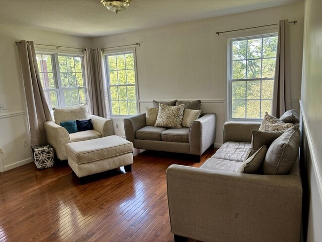 Building Photo - 12 Picardy Pl