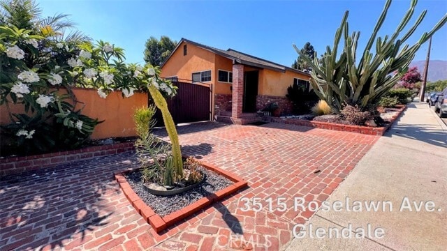 Primary Photo - 3515 Roselawn Ave