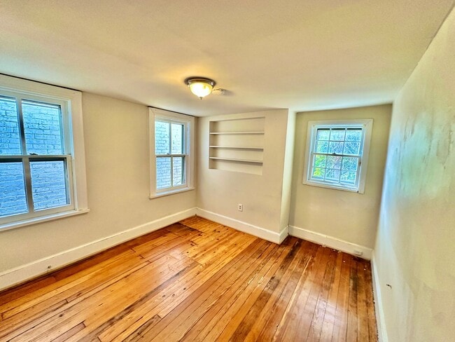Building Photo - Glamorous Georgetown 2 Bedroom 1 Bath Historic Row Home with Patio -East Village