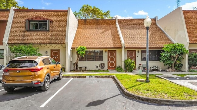 Building Photo - 2133 N 14th Ave