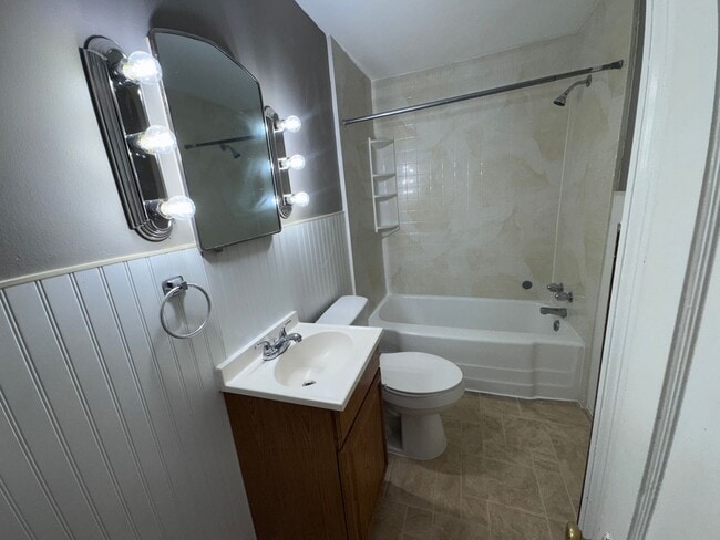 Building Photo - GREAT HOUSE ON PORTLAND AVE 2-BED 1-BATH