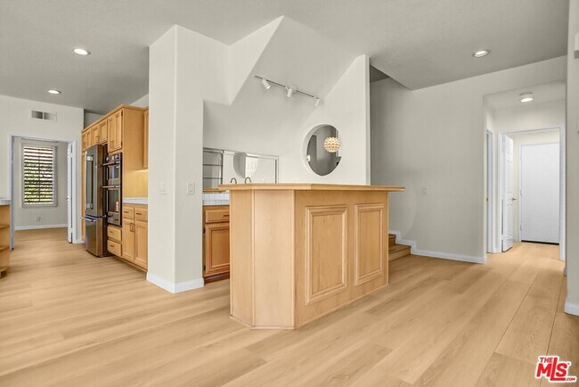 Building Photo - 2605 Country Ln