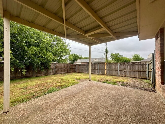 Building Photo - 638 Park Place Drive