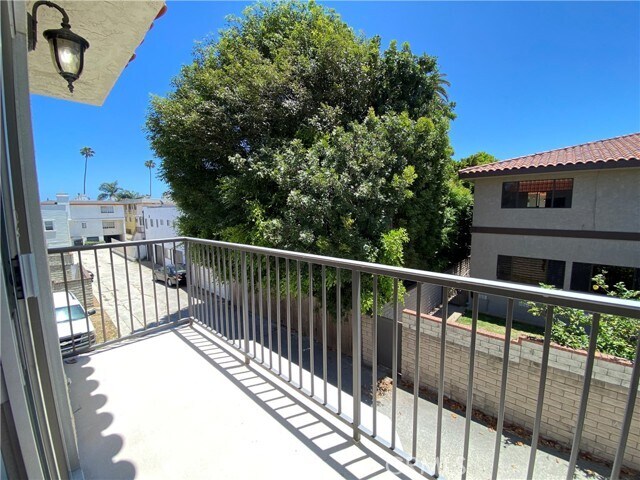 Building Photo - 551 W 40th St