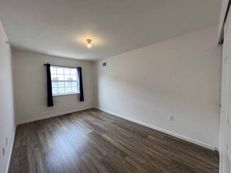 Building Photo - 143 Admiral Ln