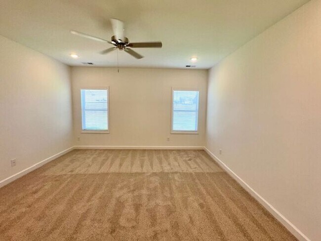 Building Photo - Move In Special! Conditions Apply. Now Lea...