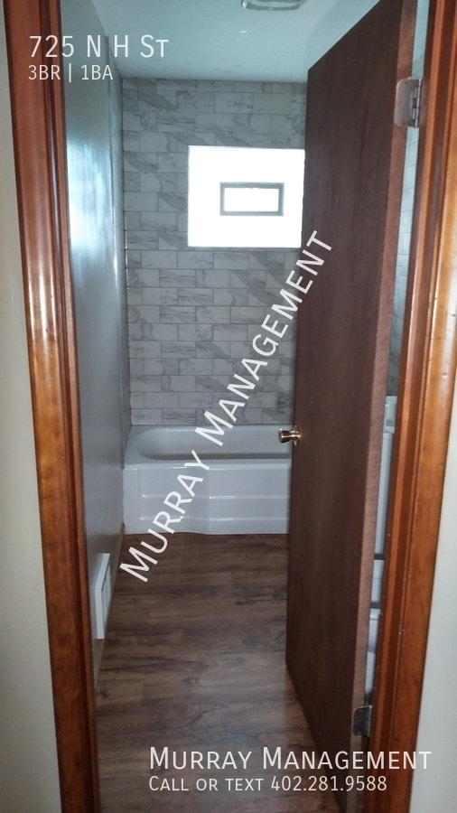 Building Photo - 725 N H St