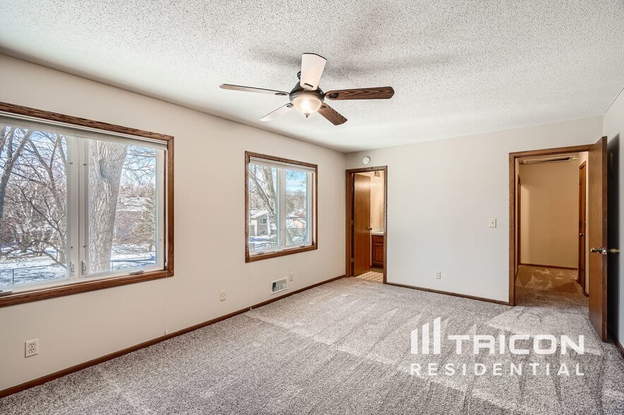 Building Photo - 1613 Irving Ln
