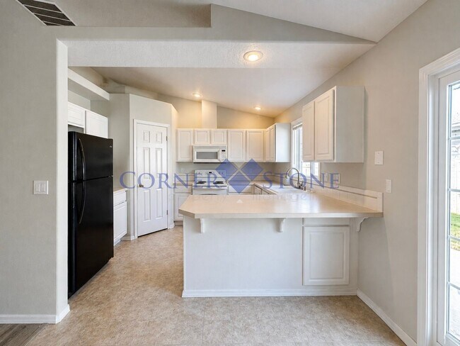 Building Photo - 907 Aspen Grove St